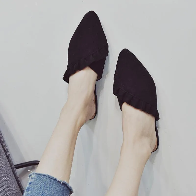 Fashion-forward wear sandals without heels and pointed toes