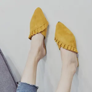 Fashion-forward wear sandals without heels and pointed toes