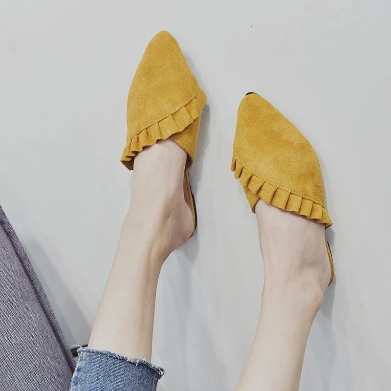 Fashion-forward wear sandals without heels and pointed toes