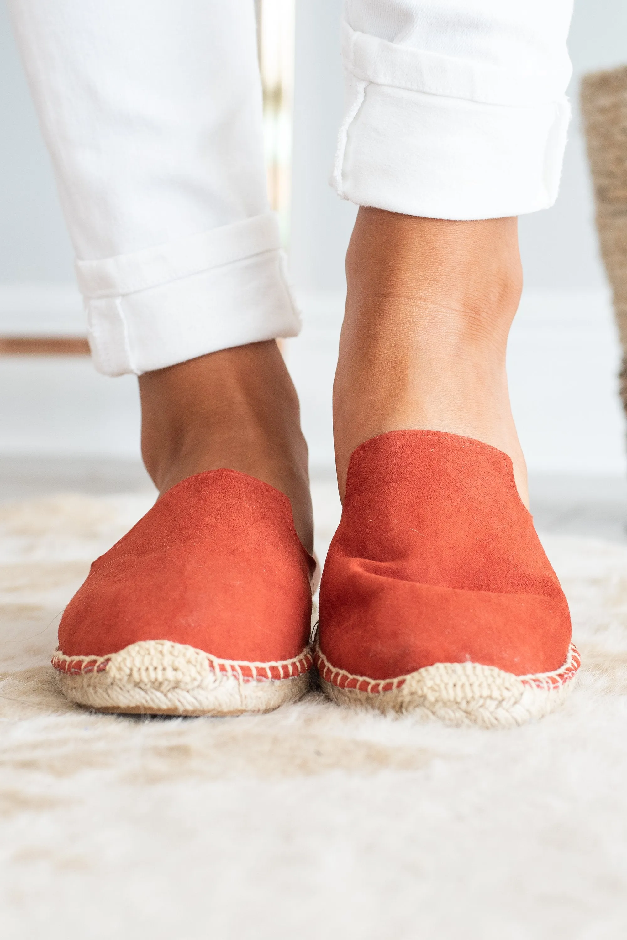 Feeling It Amber Red Mules