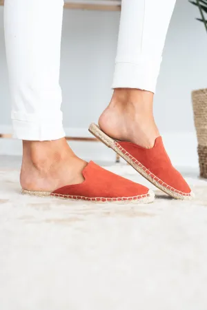 Feeling It Amber Red Mules