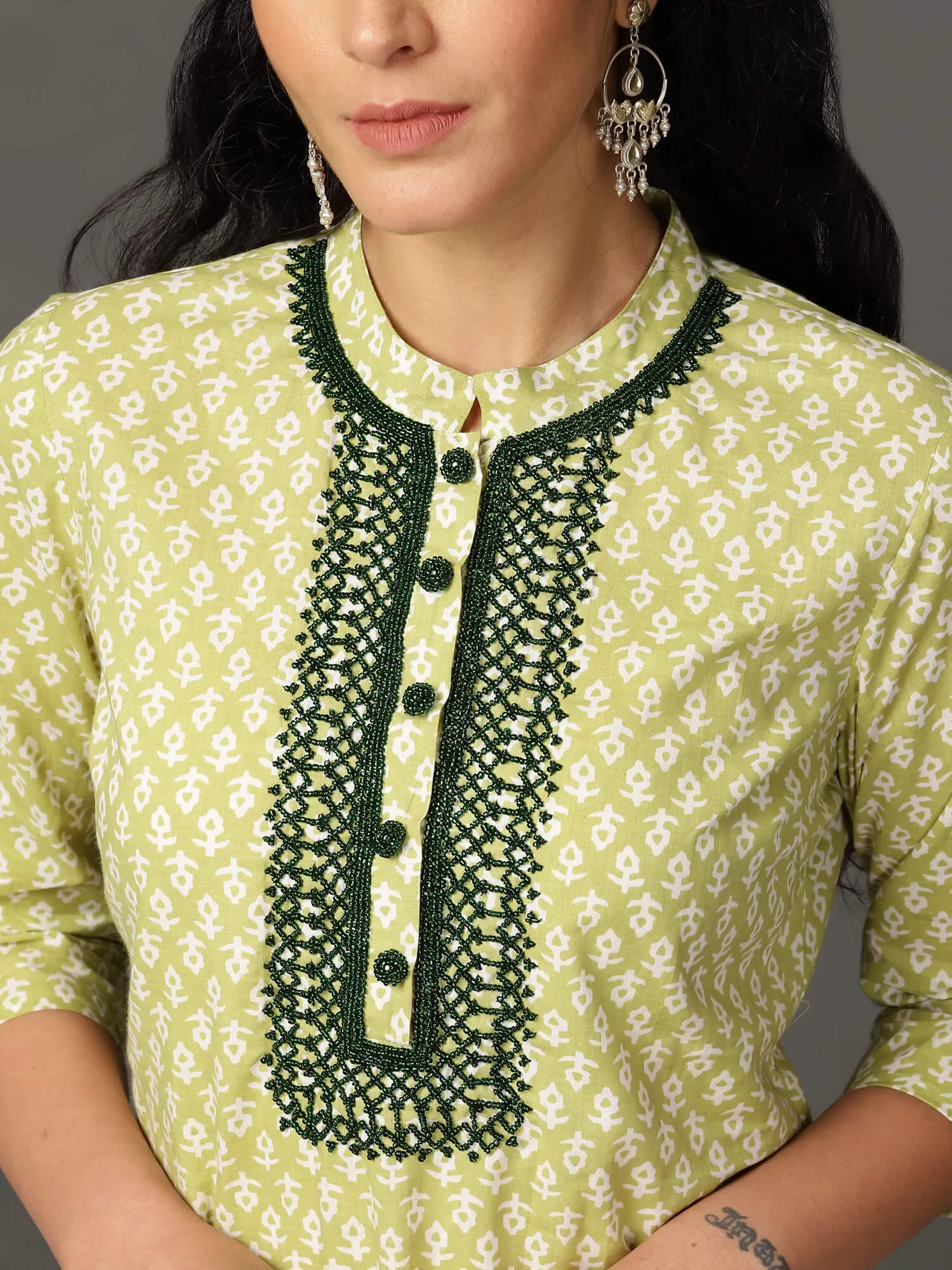 Green & White Kurta & Pants Set