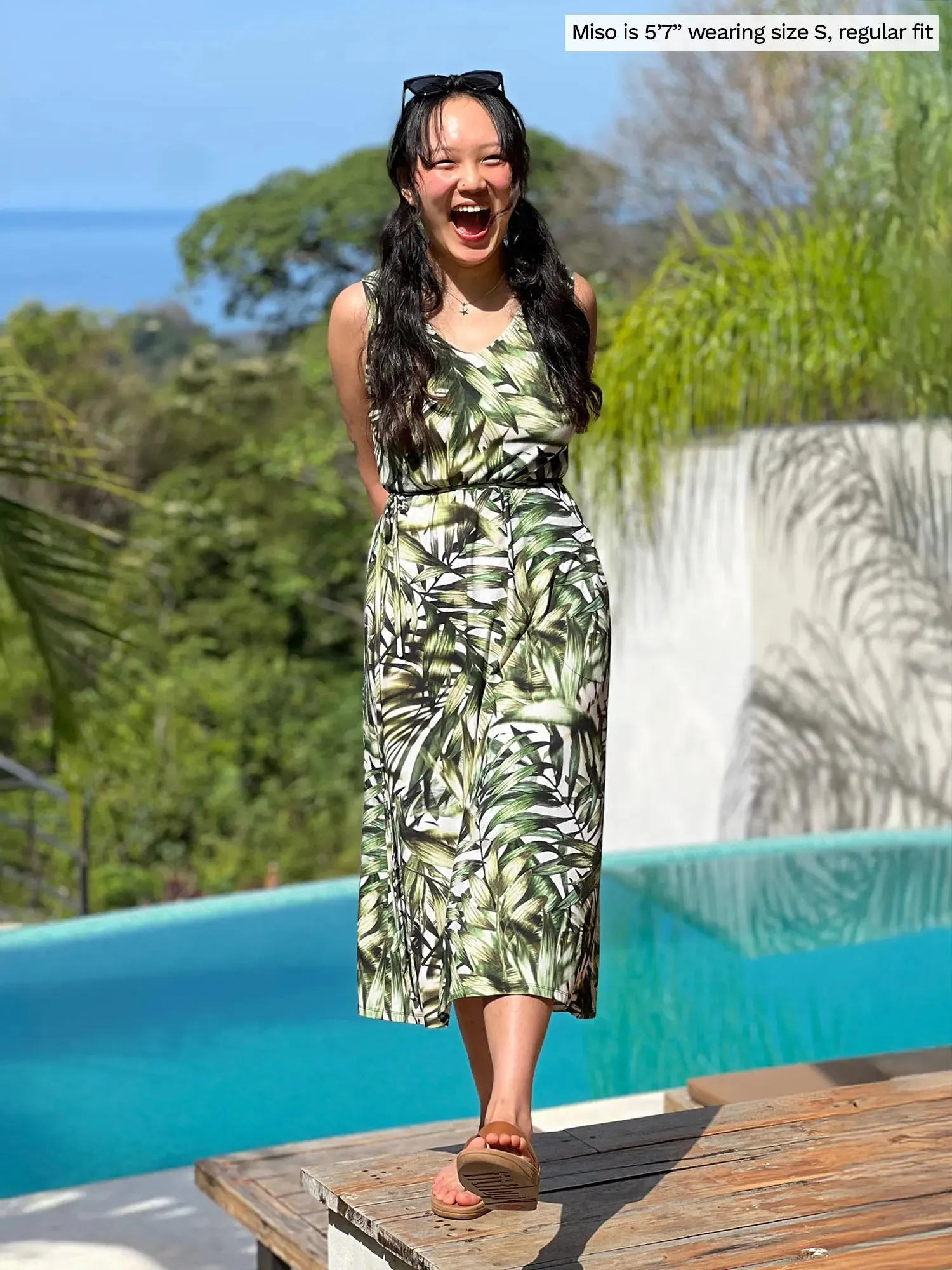 Margot v-neck midi dress with pockets