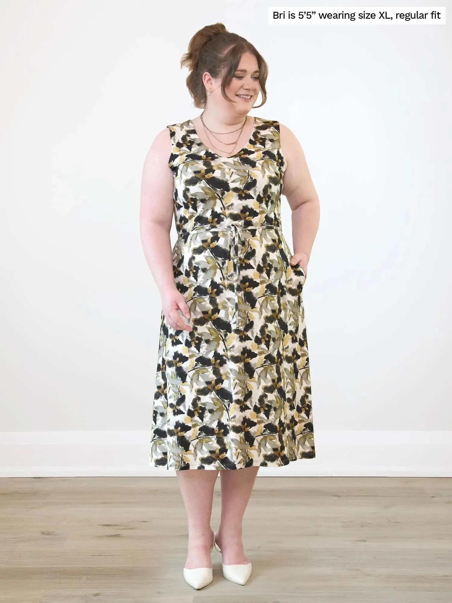 Margot v-neck midi dress with pockets